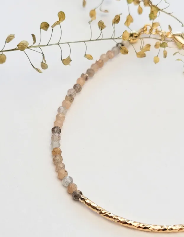 Lakmé light - pozlátený náramok s Mesačným kameňom a srdiečkom 3