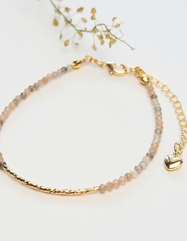 Lakmé light - pozlátený náramok s Mesačným kameňom a srdiečkom 1