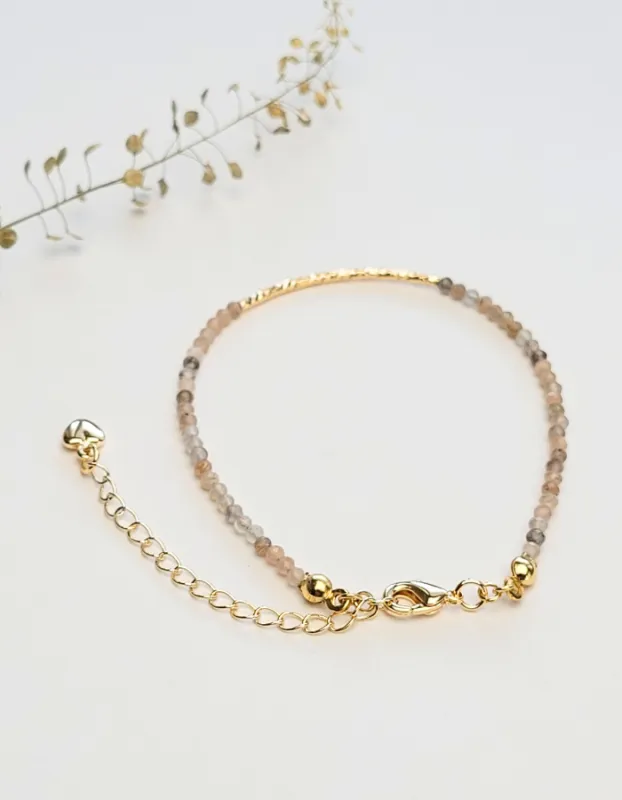 Lakmé light - pozlátený náramok s Mesačným kameňom a srdiečkom 2