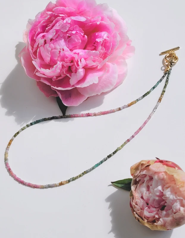 Leila - náhrdeľník s pozláteným zapínaním s Turmalínom ovál 1