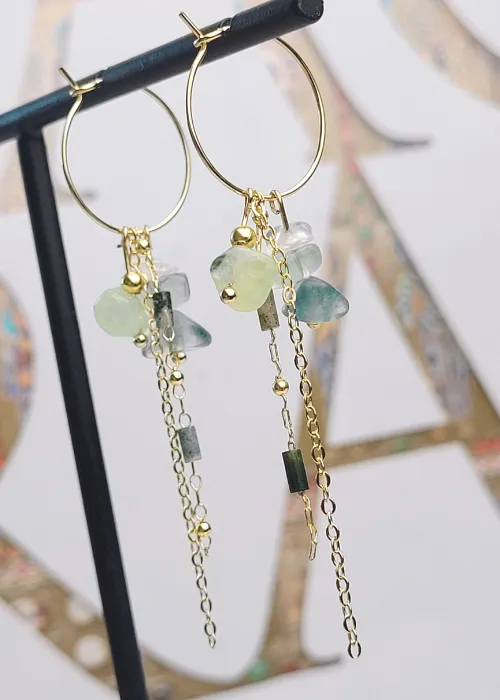 Pozlátené náušnice z kolekcie Spektrum 6 s úlomkami prírodných kameňov Fluorit 1