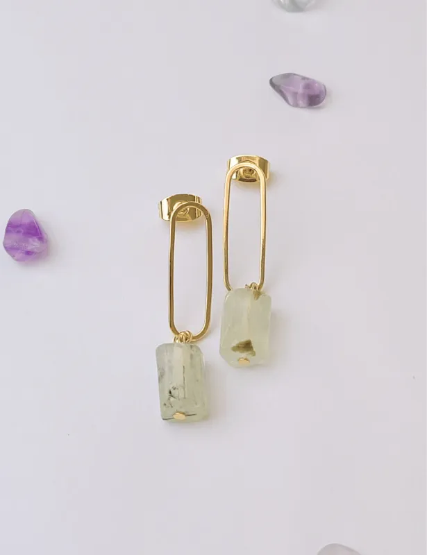 Minimalistické náušnice z pozlátenej kolekcie Spektrum. Prírodné zelené kamene Fluorit