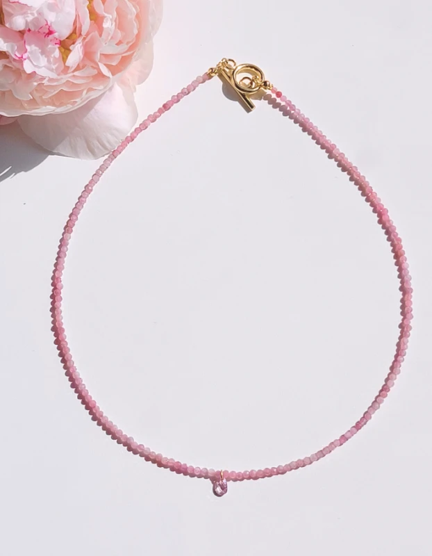 Leila - náhrdeľník z Turmalínu s príveskom a pozláteným zapínaním 1