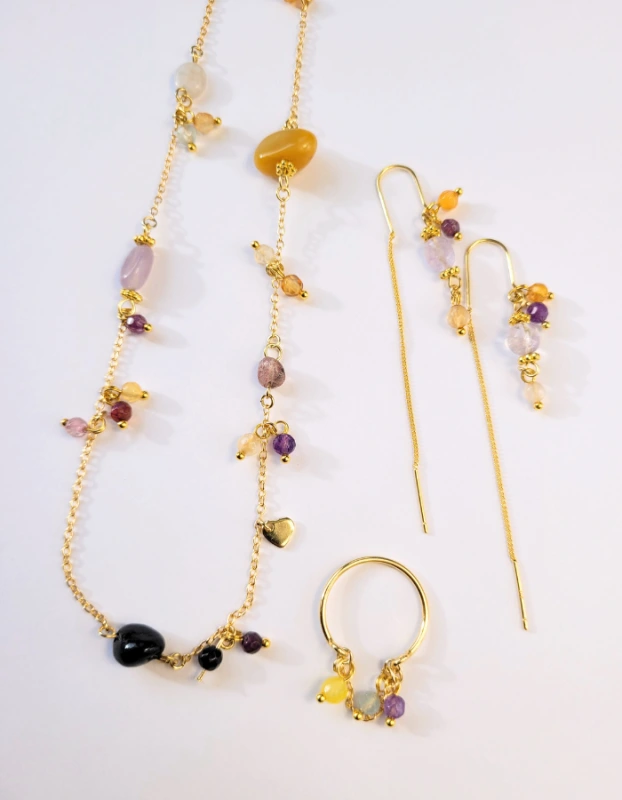 Pozlátené náušnice z kolekcie Violetta s farebnými minerálmi 6