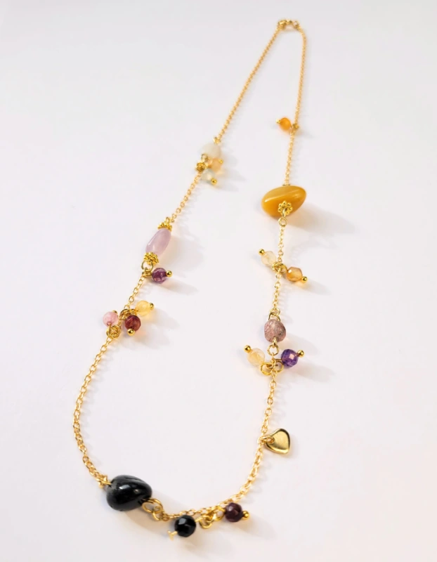 Pozlátený náhrdelník z kolekcie Violetta s farebnými minerálmi 1