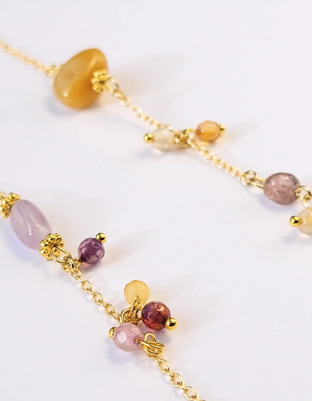 Pozlátený náhrdelník z kolekcie Violetta s farebnými minerálmi 4