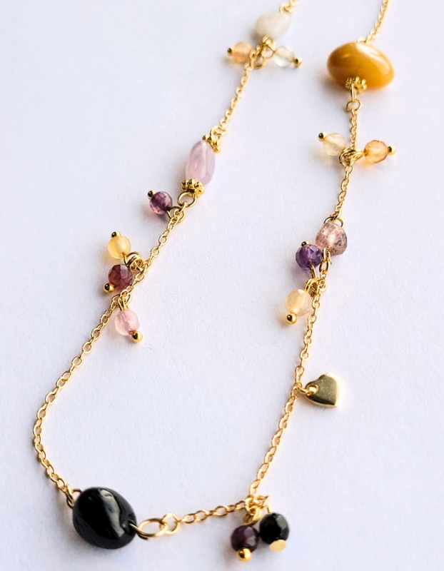 Pozlátený náhrdelník z kolekcie Violetta s farebnými minerálmi 3