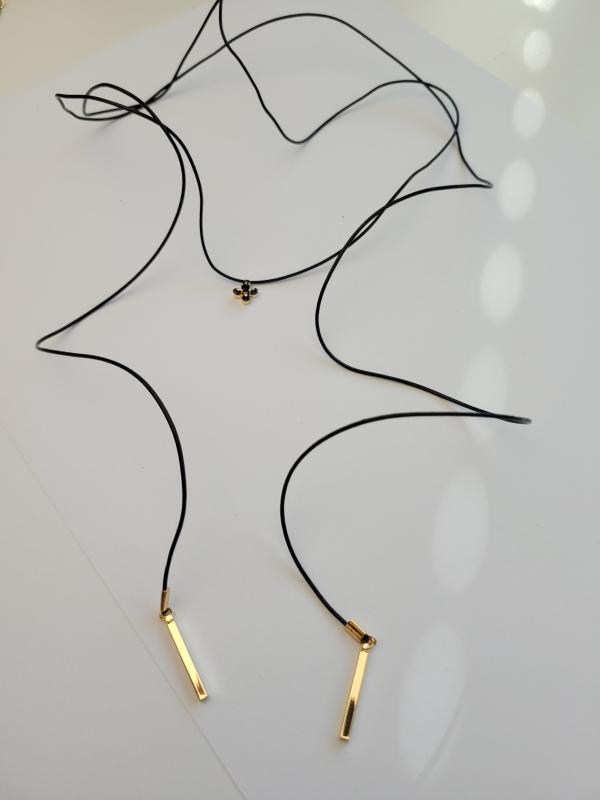 Antigona - kožená šnúrka na krk 2